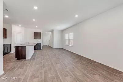 10401 W Guildford Lane, Marana, AZ 85653 - Photo 8