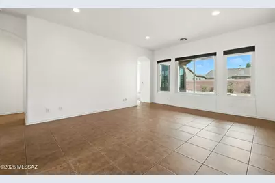 13122 N High Hawk Drive, Marana, AZ 85658 - Photo 8