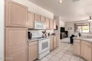 9455 N Whispering Shadows Way, Tucson, AZ 85743 - Photo 10