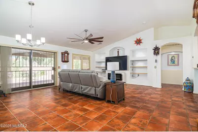 1329 N Sun Catcher Way, Green Valley, AZ 85614 - Photo 4