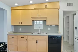 2120 E 33rd St, Tucson, AZ 85713 - Photo 8