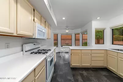 1629 E Broken Bow Way, Oro Valley, AZ 85755 - Photo 10