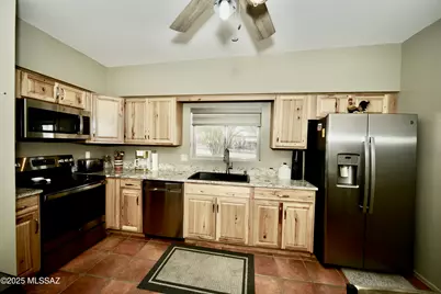 1360 W Camino Alicante, Green Valley, AZ 85622 - Photo 6