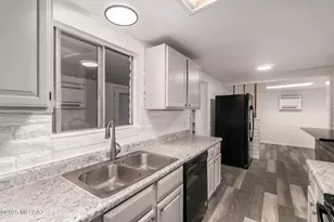 7241 E Pomegranate St, Tucson, AZ 85730 - Photo 10