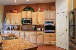 68 E Sunridge Pl, Oro Valley, AZ 85737 - Photo 14