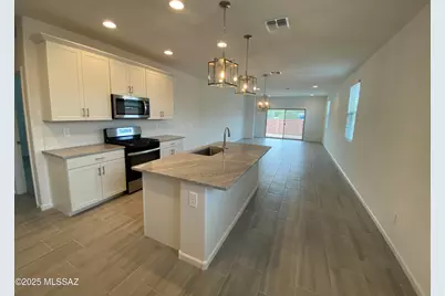 9821 N Summerstone Avenue, Tucson, AZ 85743 - Photo 2