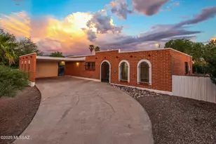 8724 E Kenyon Dr, Tucson, AZ 85710 - Photo 1