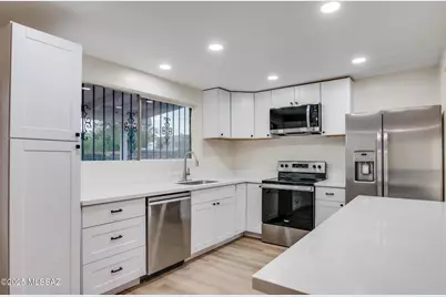 8724 E Kenyon Drive, Tucson, AZ 85710 - Photo 14