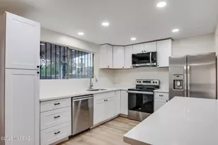 8724 E Kenyon Dr, Tucson, AZ 85710 - Photo 14