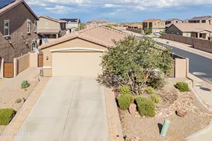 7821 S Wolf Creek Dr, Tucson, AZ 85757 - Photo 2