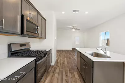 7678 S Wild Prairie Drive, Tucson, AZ 85757 - Photo 6