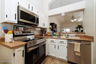 1333 N Thunder Ridge Drive, Tucson, AZ 85745 - Photo 6
