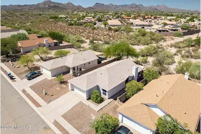 1333 N Thunder Ridge Drive, Tucson, AZ 85745 - Photo 2