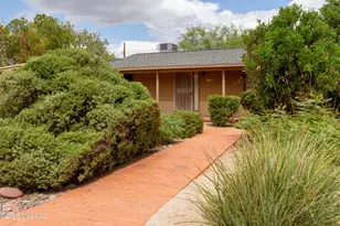 2035 E Edison St, Tucson, AZ 85719 - Photo 2