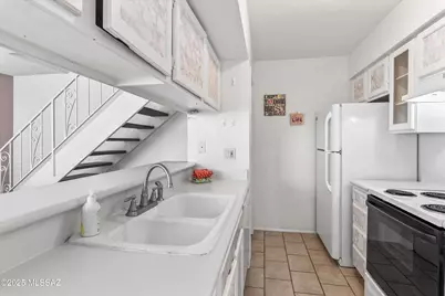 6557 E Calle La Paz #UNIT C, Tucson, AZ 85715 - Photo 10