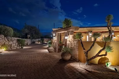 2143 E Desert Garden Drive, Tucson, AZ 85718 - Photo 2