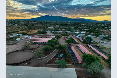 9525 E Graf Lane, Tucson, AZ 85730 - Photo 2
