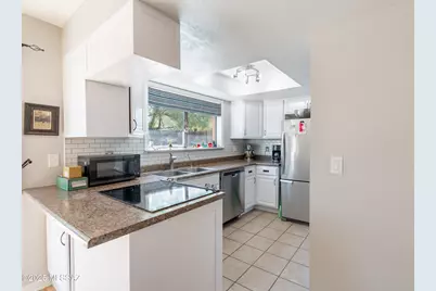 933 E Mesquite Drive, Tucson, AZ 85719 - Photo 8