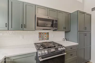 924 W Desert Hills Drive, Green Valley, AZ 85622 - Photo 16