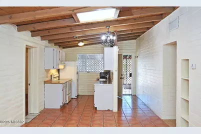 2437 N Walnut Avenue, Tucson, AZ 85712 - Photo 2