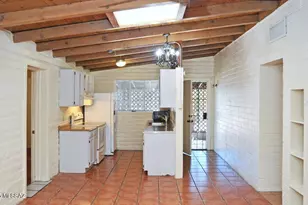 2437 N Walnut Ave, Tucson, AZ 85712 - Photo 2