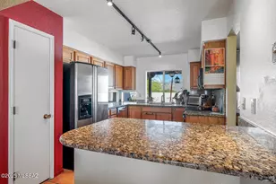 10401 E Rushlight Dr, Tucson, AZ 85748 - Photo 12