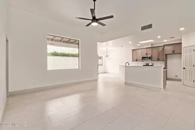 1374 W Blooming Desert Way, Oro Valley, AZ 85737 - Photo 10