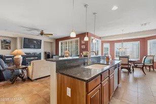 2212 E Bluejay Bluff Ln, Green Valley, AZ 85614 - Photo 8