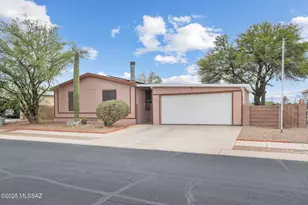 6242 E Ship Rock Dr, Tucson, AZ 85756 - Photo 2