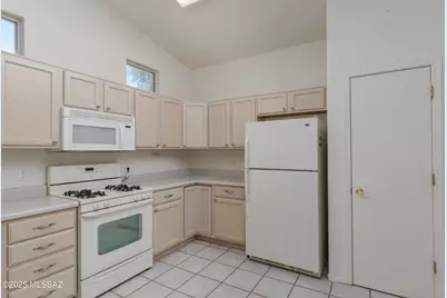 7653 W Starry Night Lane, Tucson, AZ 85743 - Photo 12