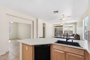 897 N Delacroix Dr, Green Valley, AZ 85614 - Photo 8