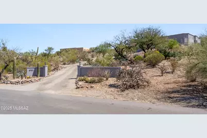 4911 W Placita De Los Vientos, Tucson, AZ 85745 - Photo 2