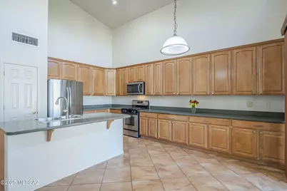 7466 W Crimson Ridge Drive, Tucson, AZ 85743 - Photo 10