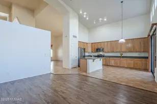 7466 W Crimson Ridge Dr, Tucson, AZ 85743 - Photo 8