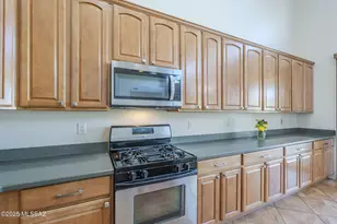 7466 W Crimson Ridge Dr, Tucson, AZ 85743 - Photo 12