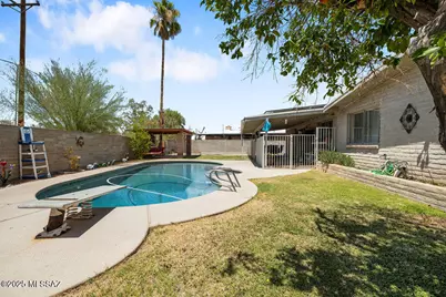 8908 E Maple Leaf Drive, Tucson, AZ 85710 - Photo 2