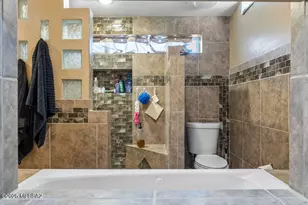 8908 E Maple Leaf Dr, Tucson, AZ 85710 - Photo 28