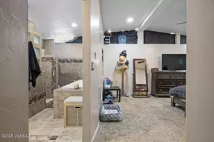 8908 E Maple Leaf Dr, Tucson, AZ 85710 - Photo 26