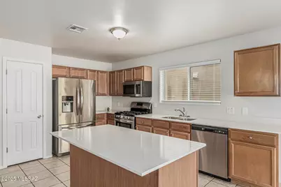 2150 W Sunset Surprise Court, Tucson, AZ 85742 - Photo 2
