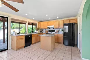 37 E Mediterranean Dr, Tucson, AZ 85704 - Photo 8