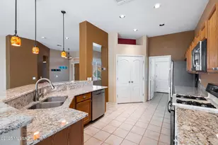 336 W Sunrise Vista Dr, Green Valley, AZ 85614 - Photo 12