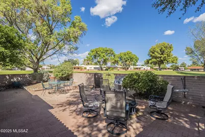 1006 N Paseo Iris, Green Valley, AZ 85614 - Photo 2