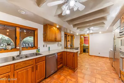 10553 E Speedway Boulevard, Tucson, AZ 85748 - Photo 18