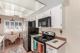 7932 E Colette Cir, Tucson, AZ 85710 - Photo 8