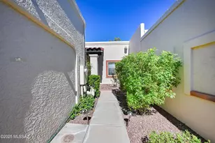 840 W Calle de Emilia, Green Valley, AZ 85614 - Photo 2