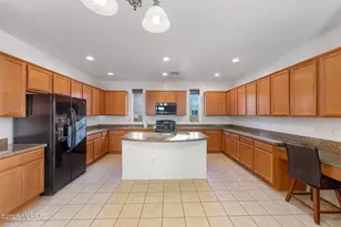 12147 N Golden Mirror Dr, Marana, AZ 85658 - Photo 8