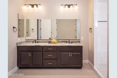 13711 N Hidden Springs Drive, Oro Valley, AZ 85755 - Photo 18