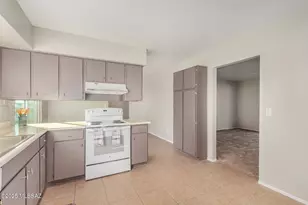 9761 E Sellarole Rd, Tucson, AZ 85730 - Photo 16