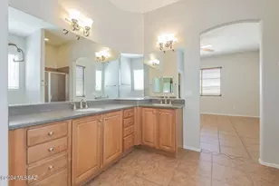 7577 S Granite Hill Dr, Tucson, AZ 85757 - Photo 10