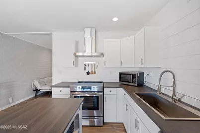 8271 E Kenyon Drive, Tucson, AZ 85710 - Photo 10